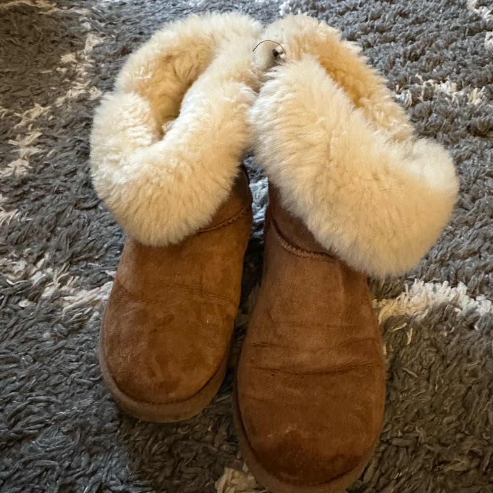 Women’s Bailey Button Uggs - image 1